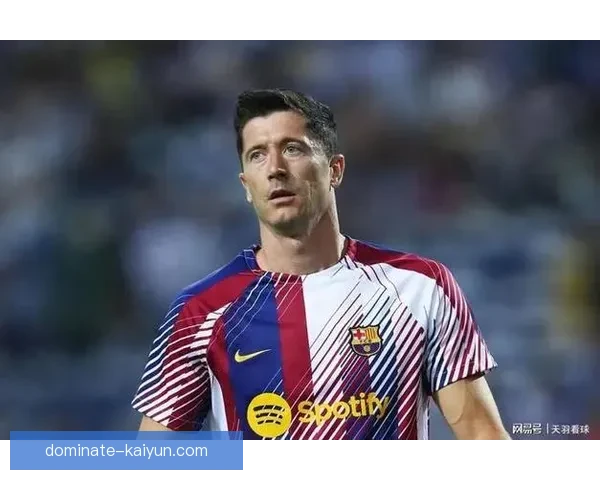 贝肯鲍尔经典比赛分析值得关注，对其战术与影响的深入解读凸显其足球智慧。