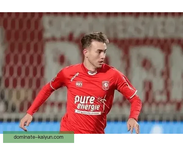 乌德勒支中场组织表现稳健，球队近期状态回暖引人关注