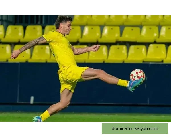 阿克边后卫状态回暖，近期表现稳健引发关注