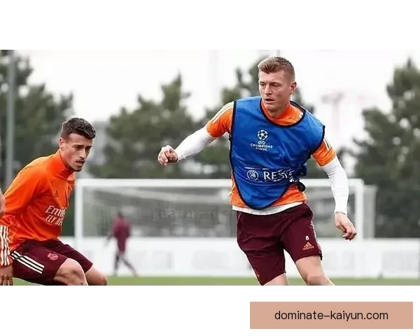 克罗斯中场组织力持续提升，传球调度表现稳健与节奏掌控表现稳健